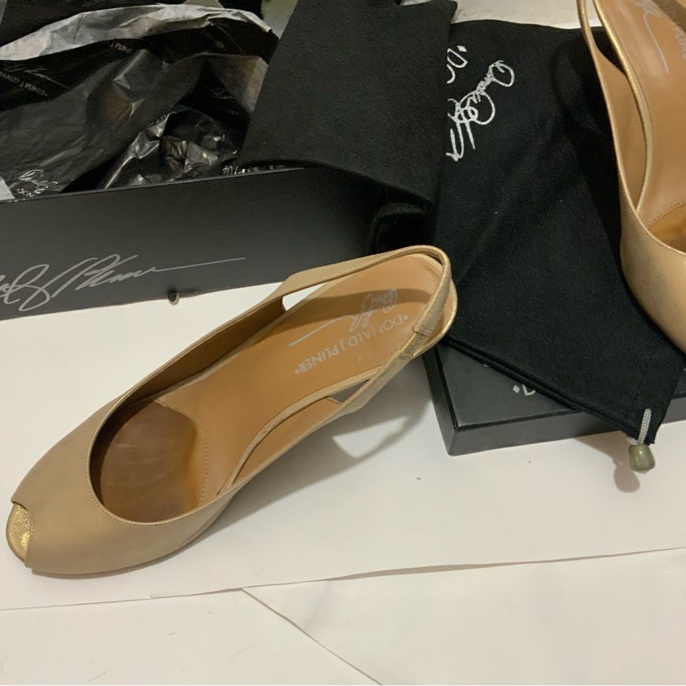 Donald J Pliner Women's Papina Slingback Pump, Size 9 M - Picture 8 of 11